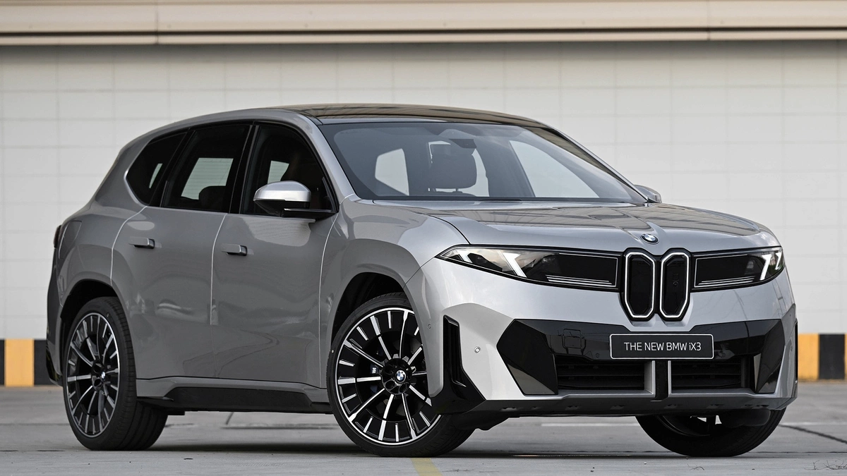 BMW iX3 2026 ra mắt Đông Nam Á giá gần 110.000 USD