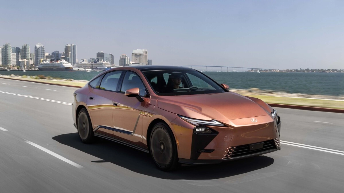 Lexus bắt đầu bán xe điện tại Việt Nam trong 2026