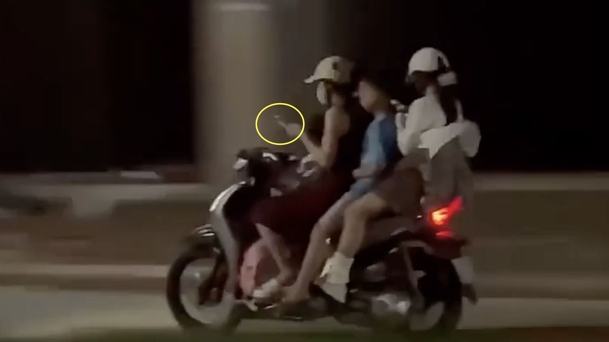 'Những đứa trẻ bị coi thường tính mạng trên xe máy'