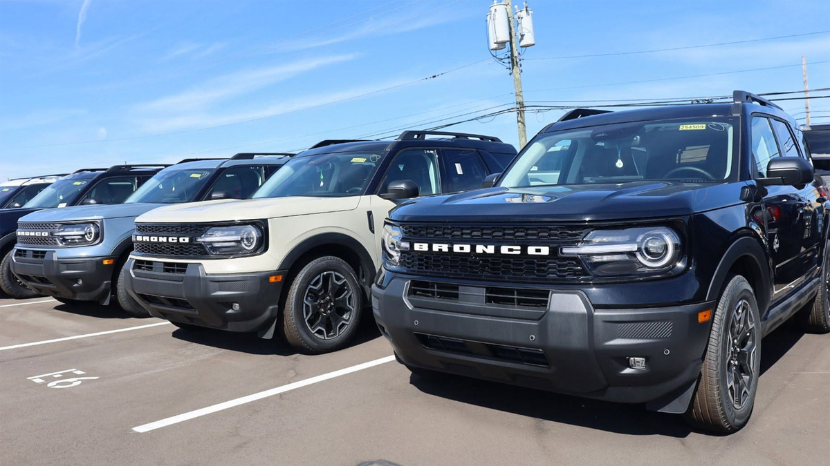 CEO Ford kêu gọi phạt các hãng nhập khẩu quá nhiều xe