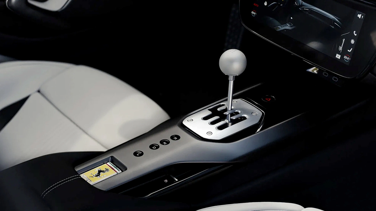 Ferrari 12Cilindri Manuale hồi sinh số sàn, giới hạn 1.499 xe