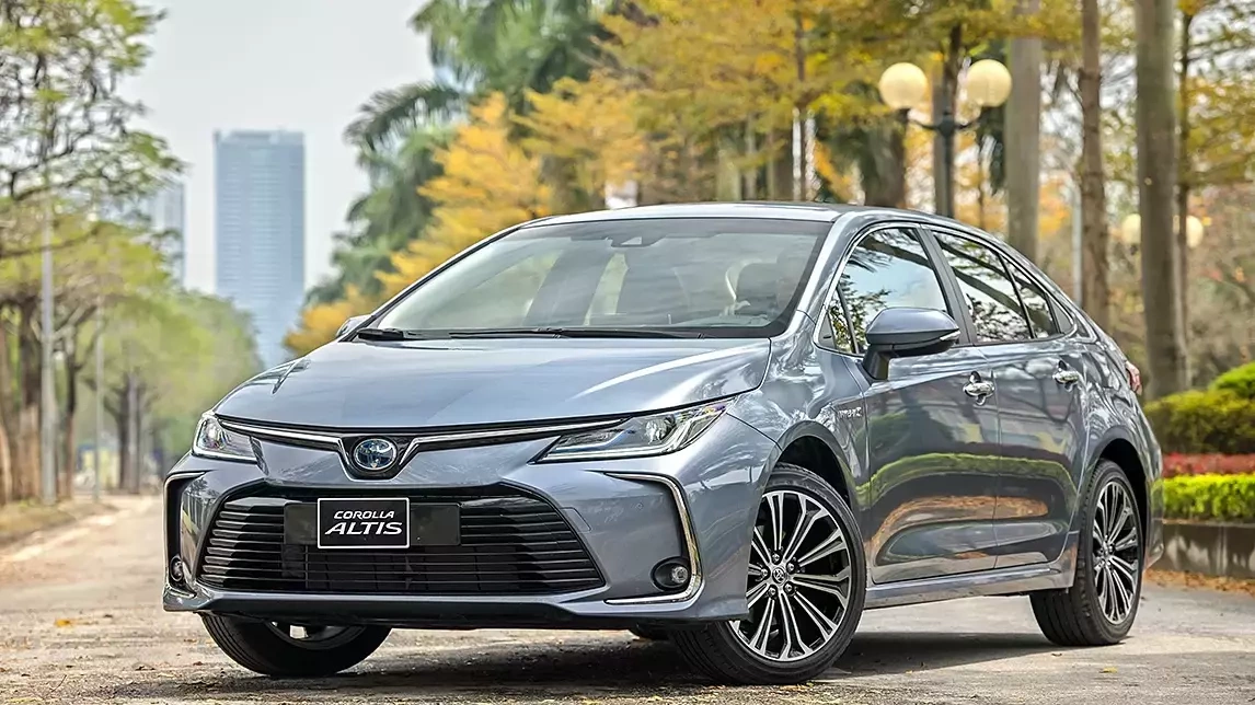 Toyota Corolla Altis - huyền thoại đã lạc thời