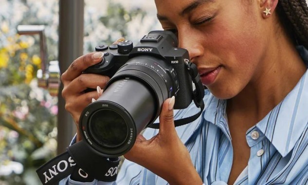 Sony ra mắt RX10 V máy ảnh siêu zoom quay 4K 120p, giá 2.300 đô la