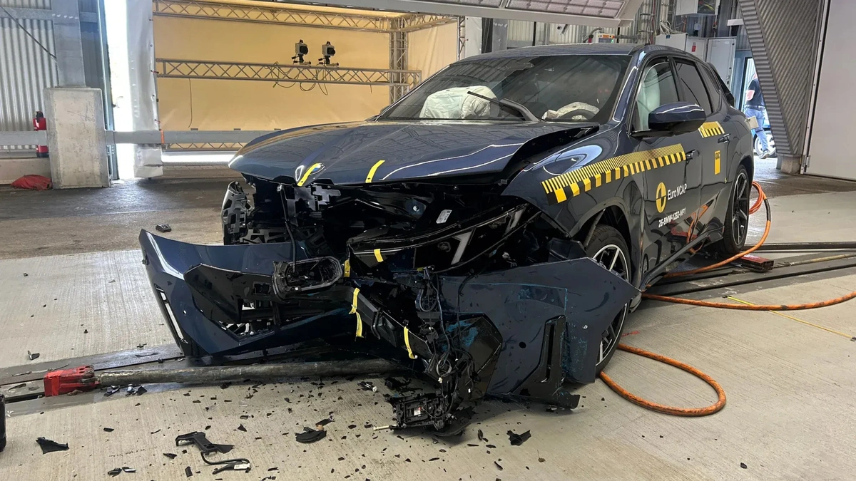 Xe điện BMW và Zeekr dẫn đầu kỷ nguyên thử nghiệm an toàn mới