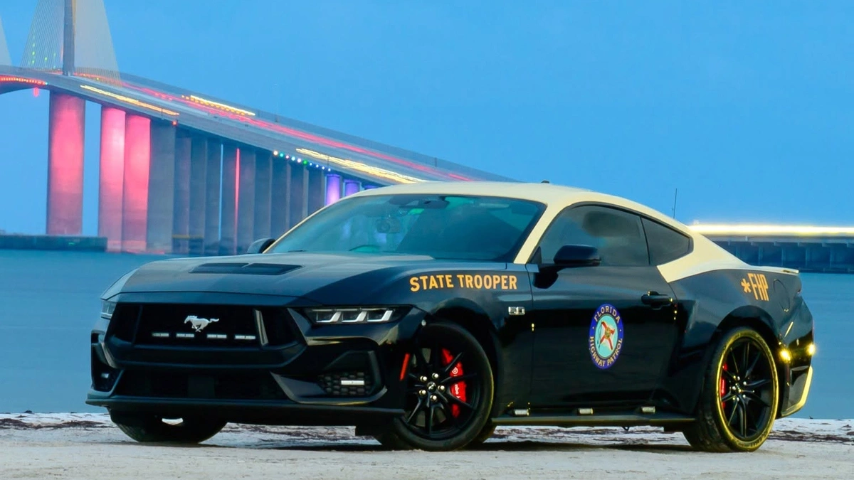 Ford Mustang là xe cảnh sát đẹp nhất Mỹ