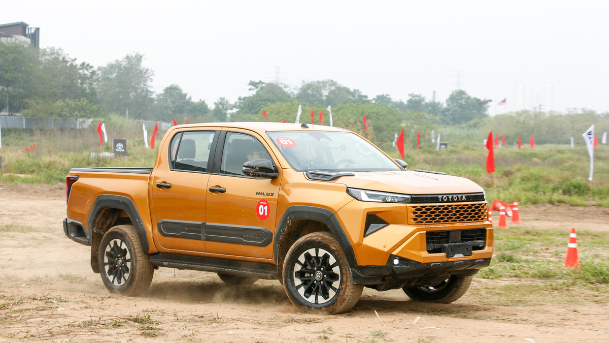 Thị trường bán tải nửa đầu 2026: Hilux thu hẹp khoảng cách với Ranger