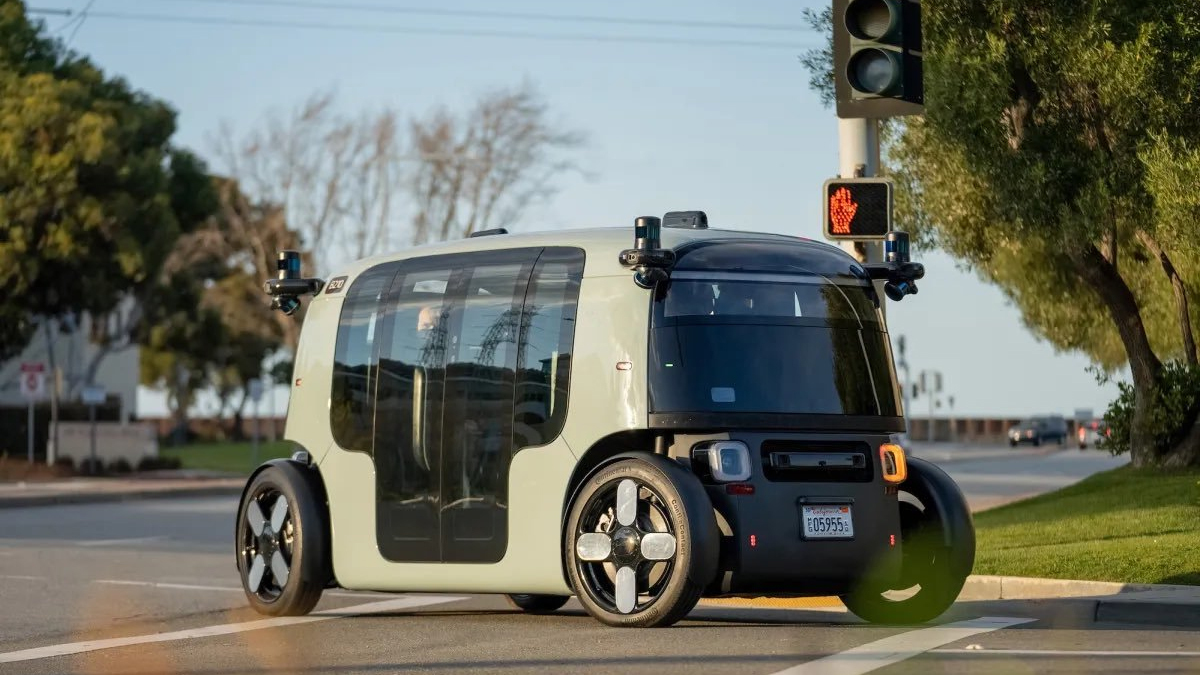 Robotaxi bị triệu hồi vì lao vào nơi hỏa hoạn
